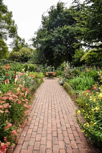 Serene Garden Pathway